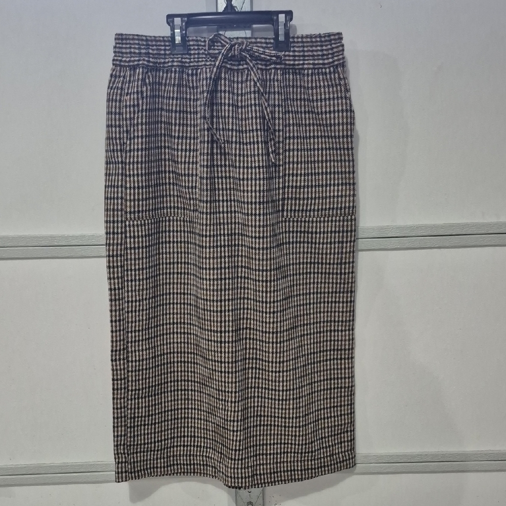 Elastic Waist Houndstooth Midi Skirt in Black and Cream